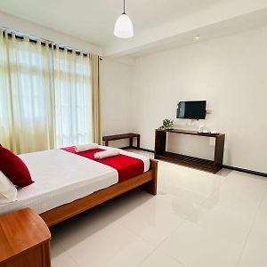 Kandy Lakeside Escape